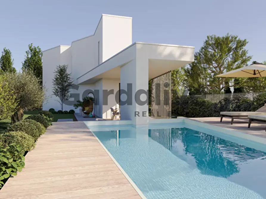 Immagine 1 di Villa in vendita  in Via Solitro 2 a Sirmione