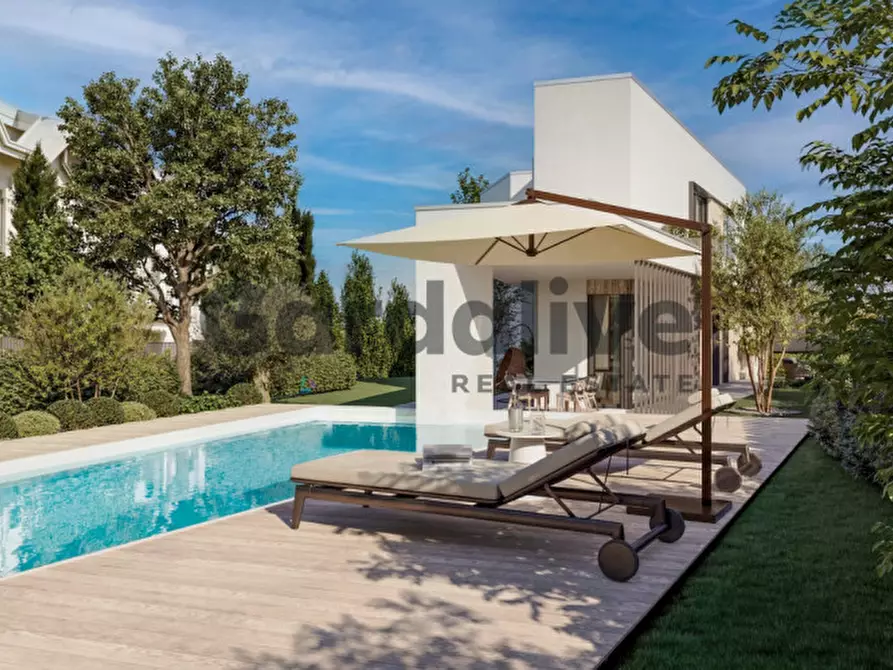 Immagine 10 di Villa in vendita  in Via Solitro 2 a Sirmione