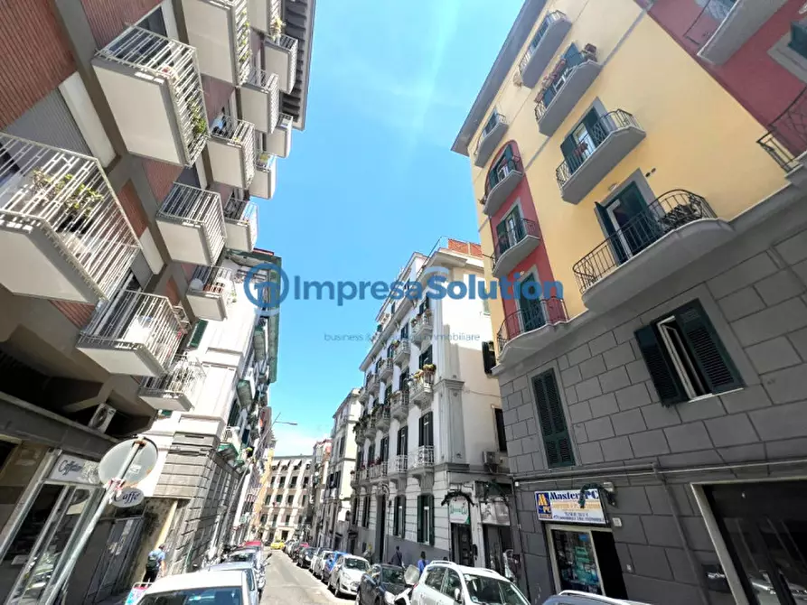 Immagine 1 di Negozio in affitto  in Via Michele Kerbaker a Napoli