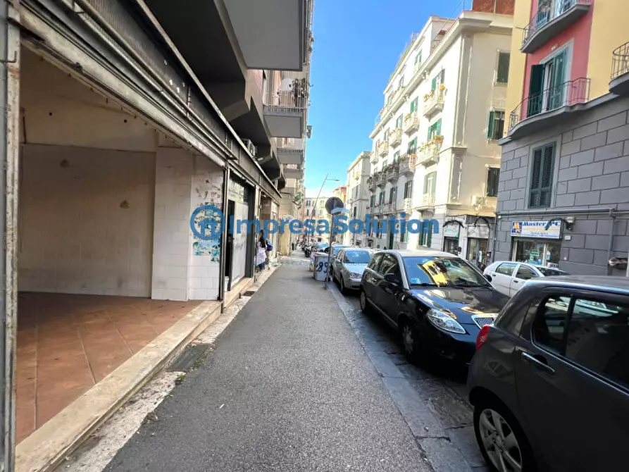 Immagine 8 di Negozio in affitto  in Via Michele Kerbaker a Napoli