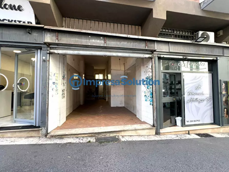 Immagine 9 di Negozio in affitto  in Via Michele Kerbaker a Napoli