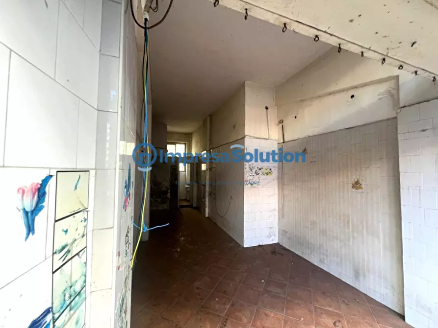 Immagine 12 di Negozio in affitto  in Via Michele Kerbaker a Napoli