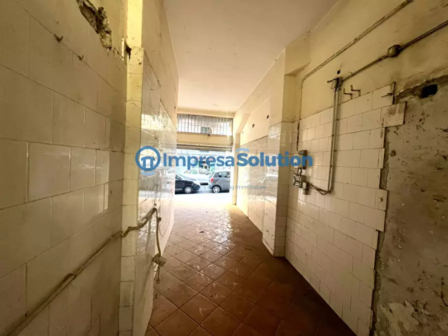 Immagine 14 di Negozio in affitto  in Via Michele Kerbaker a Napoli