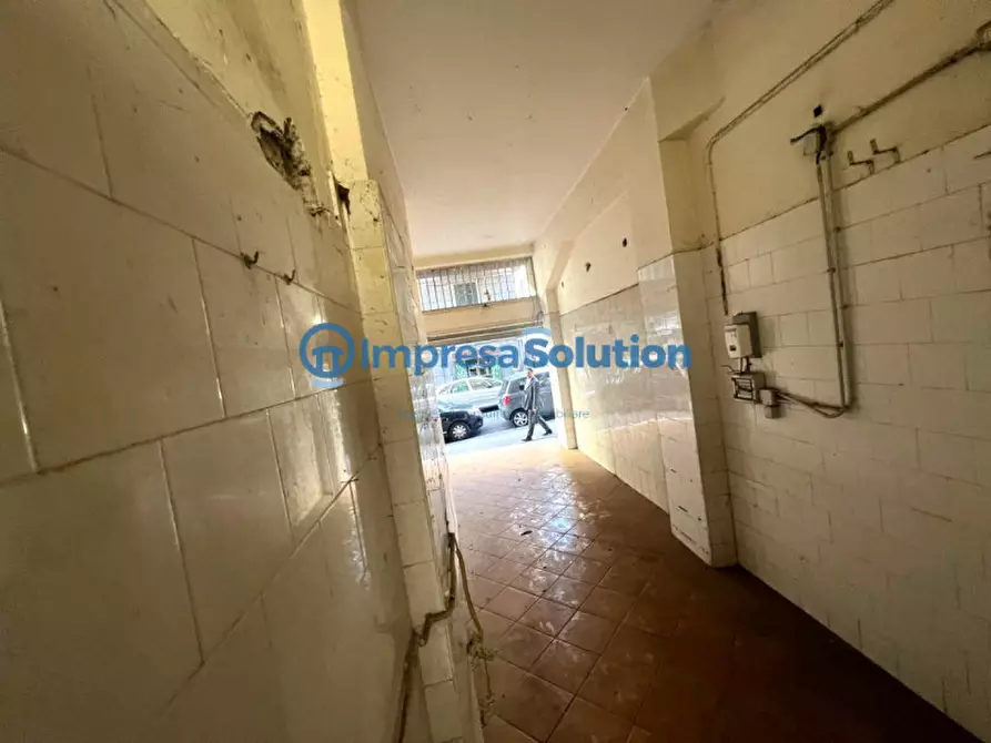 Immagine 15 di Negozio in affitto  in Via Michele Kerbaker a Napoli