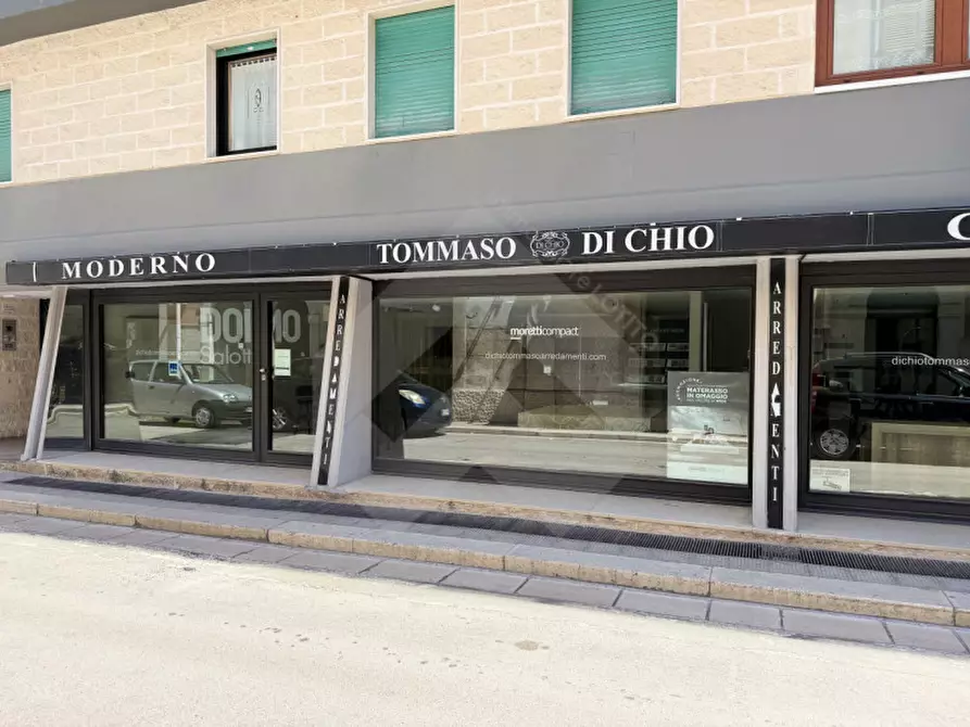 Immagine 11 di Negozio in vendita  in Via Pellegrino Rossi a Andria