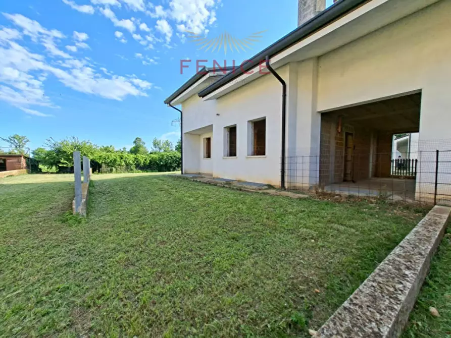 Immagine 1 di Casa bifamiliare in vendita  in Via Picciol a Montebelluna