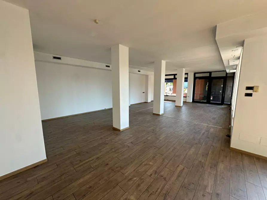 Immagine 2 di Negozio in affitto  in Piazza Europa Unita a Castelfranco Veneto
