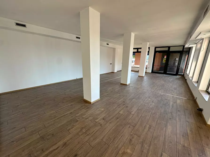 Immagine 3 di Negozio in affitto  in Piazza Europa Unita a Castelfranco Veneto