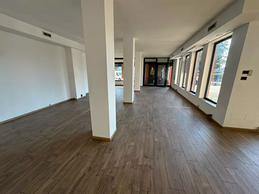 Immagine 4 di Negozio in affitto  in Piazza Europa Unita a Castelfranco Veneto