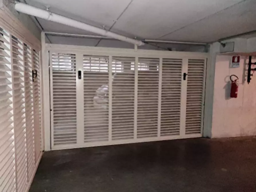 Immagine 1 di Garage in vendita  in Viale Gian Giacomo Felissent, 7 a Treviso