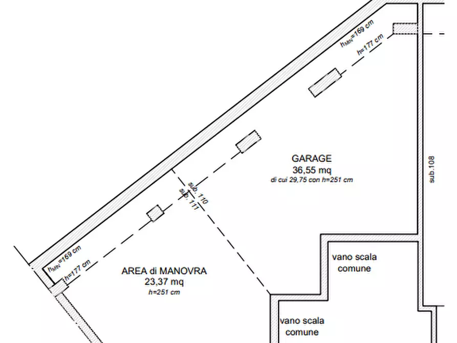 Immagine 5 di Garage in vendita  in Viale Gian Giacomo Felissent, 7 a Treviso
