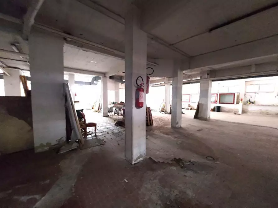 Immagine 9 di Negozio in vendita  in Via Franco Sacchetti, 18, 00137 Roma RM, Italia a Roma