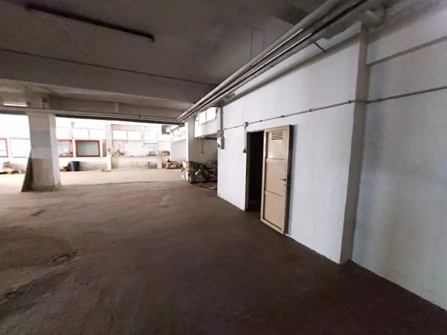 Immagine 10 di Negozio in vendita  in Via Franco Sacchetti, 18, 00137 Roma RM, Italia a Roma