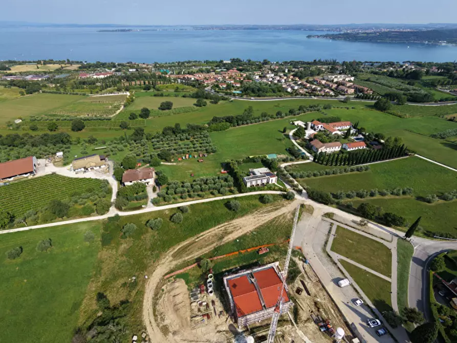 Immagine 31 di Appartamento in vendita  in Via Costalunga a Padenghe Sul Garda