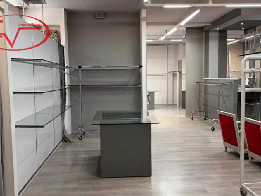 Immagine 3 di Negozio in affitto  in viale europa a Terranuova Bracciolini