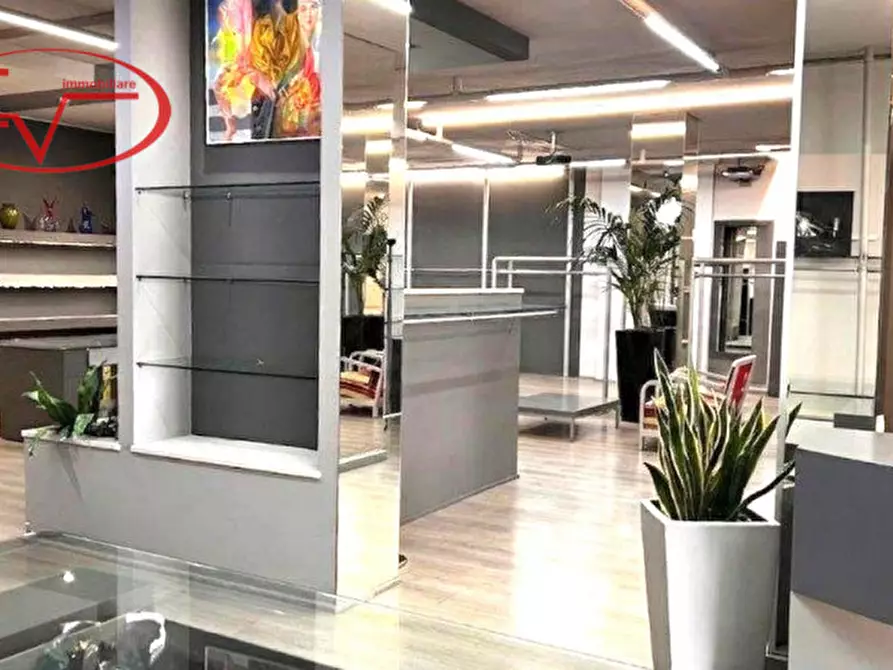 Immagine 7 di Negozio in affitto  in viale europa a Terranuova Bracciolini