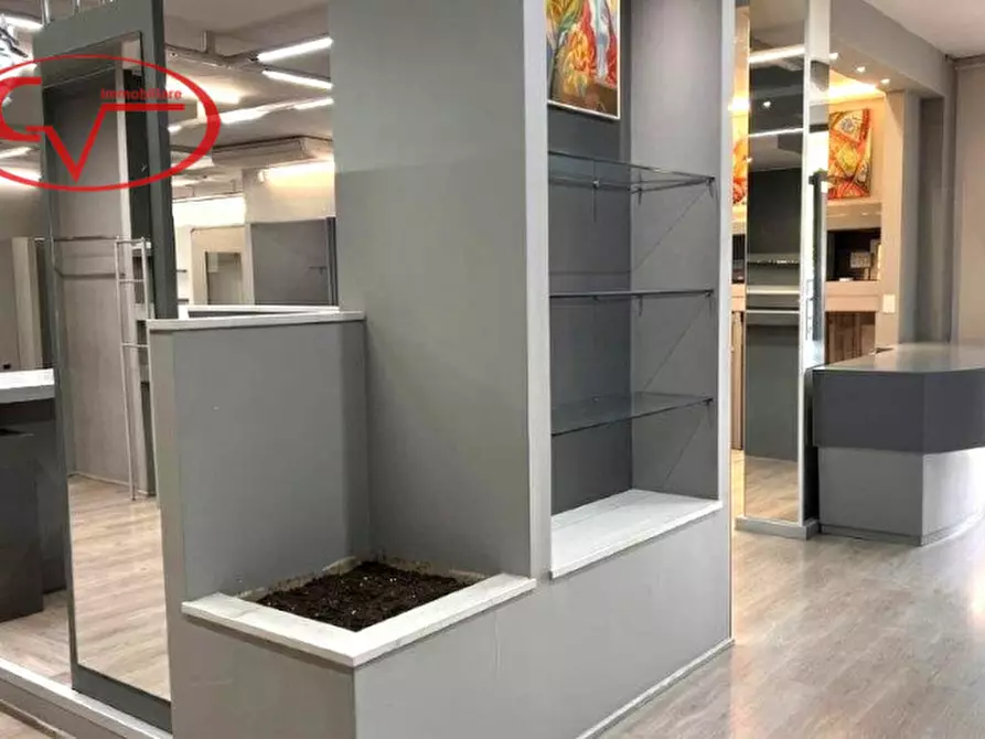 Immagine 8 di Negozio in affitto  in viale europa a Terranuova Bracciolini