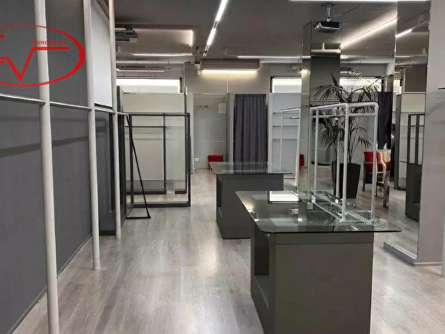Immagine 10 di Negozio in affitto  in viale europa a Terranuova Bracciolini