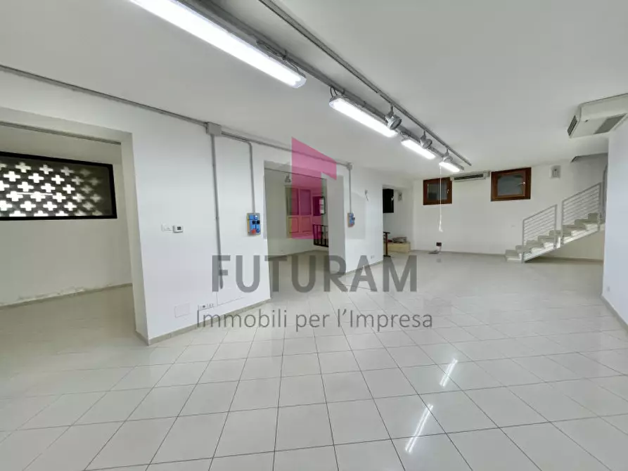 Immagine 22 di Negozio in affitto  a Cittadella