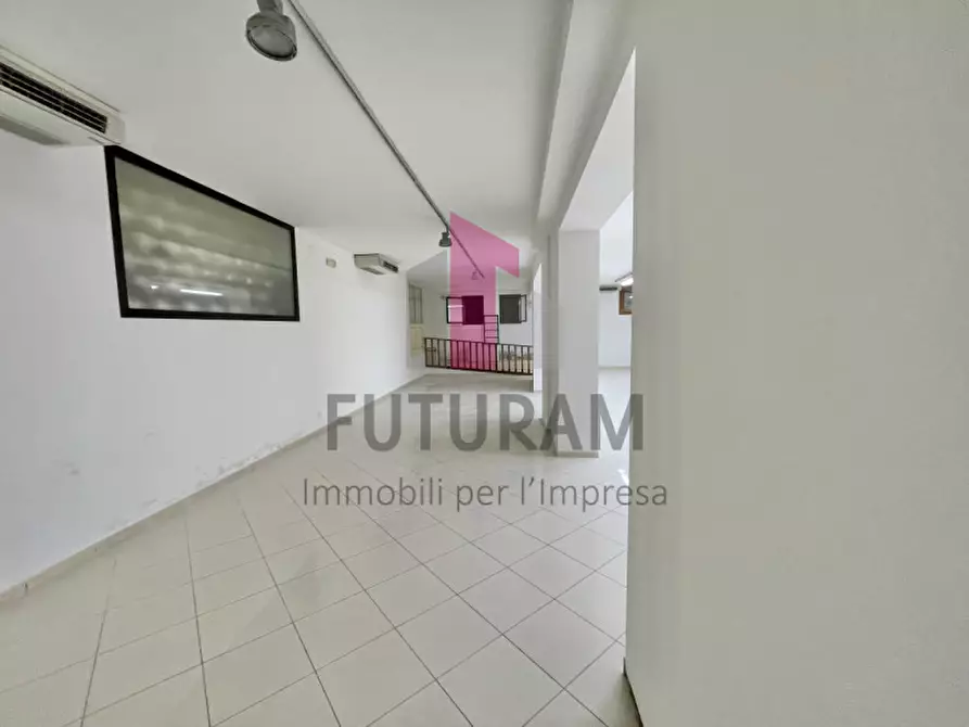 Immagine 25 di Negozio in affitto  a Cittadella