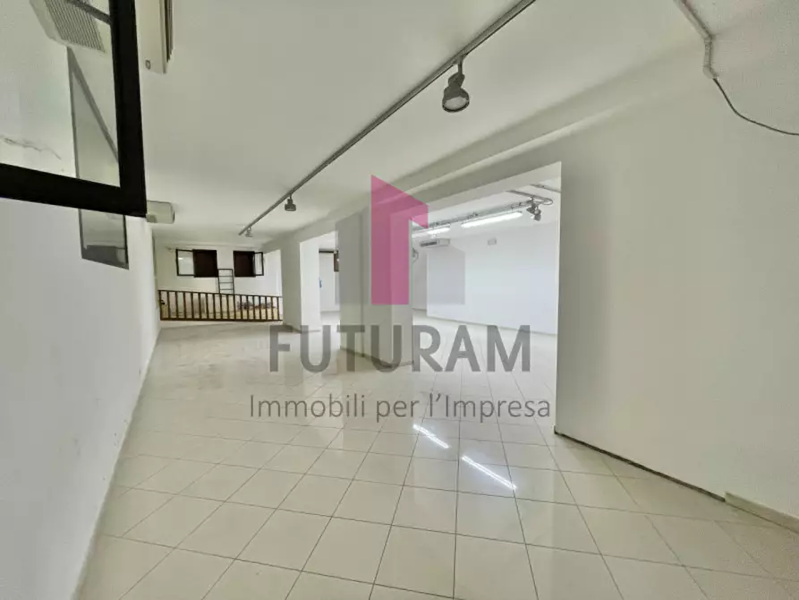 Immagine 27 di Negozio in affitto  a Cittadella