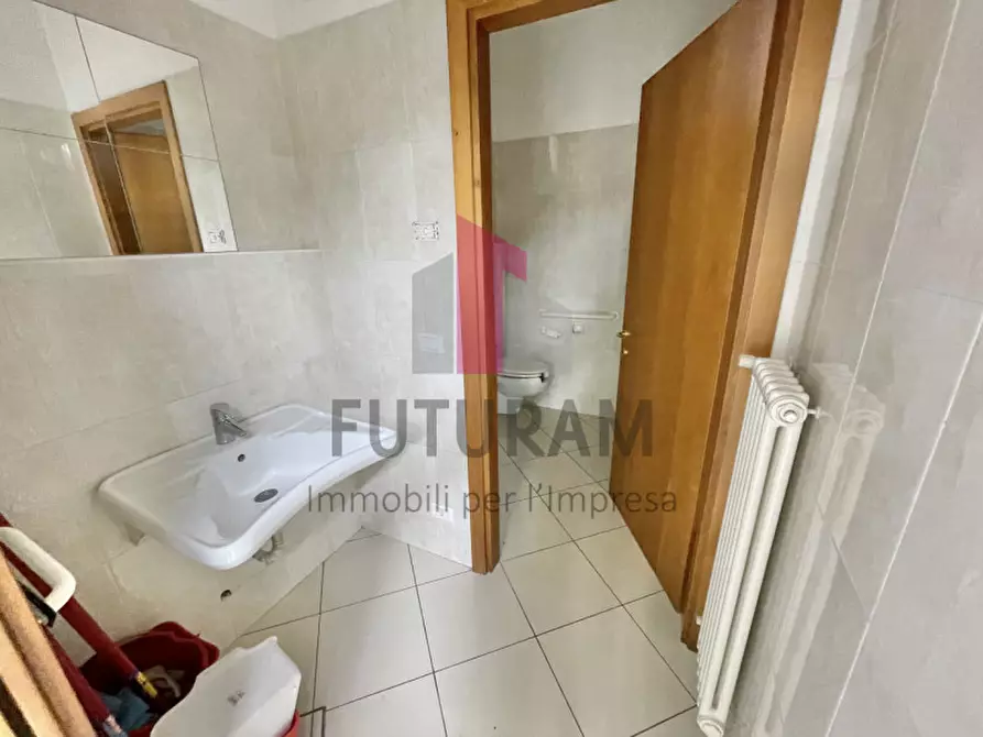 Immagine 30 di Negozio in affitto  a Cittadella