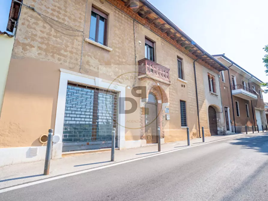 Immagine 1 di Palazzo in vendita  in via pozzolo a Lonato del Garda