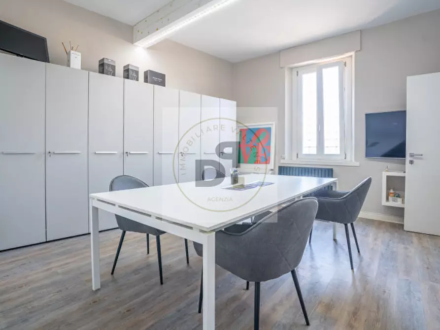 Immagine 22 di Palazzo in vendita  in via pozzolo a Lonato del Garda