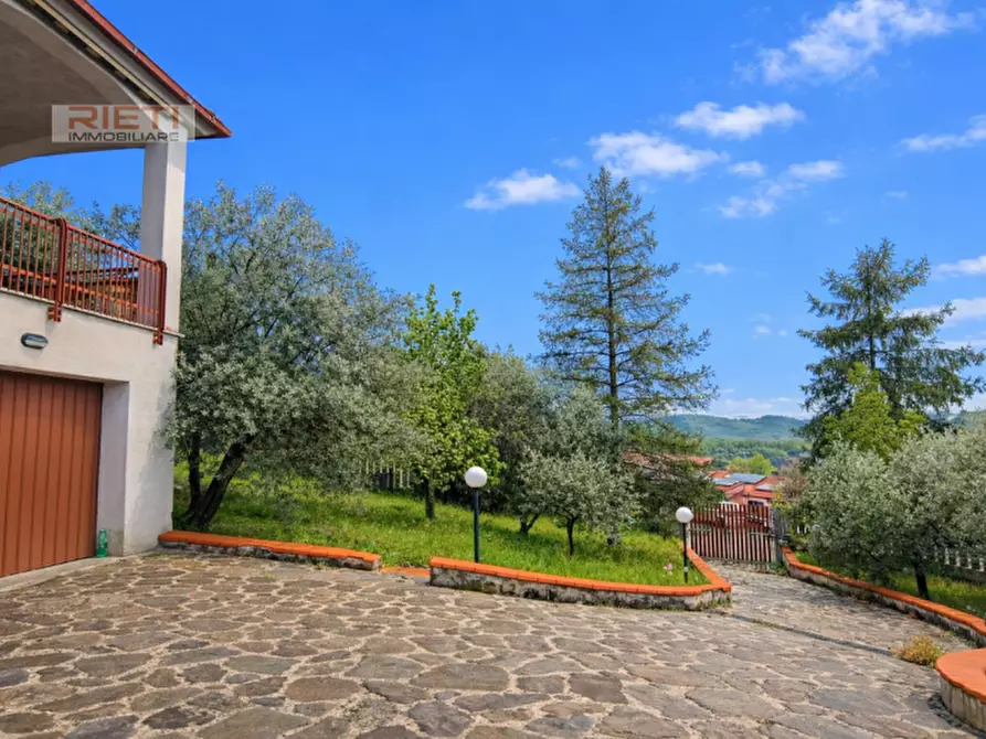 Immagine 2 di Villa in vendita  in VIa Giacomo Matteotti a Poggio Moiano