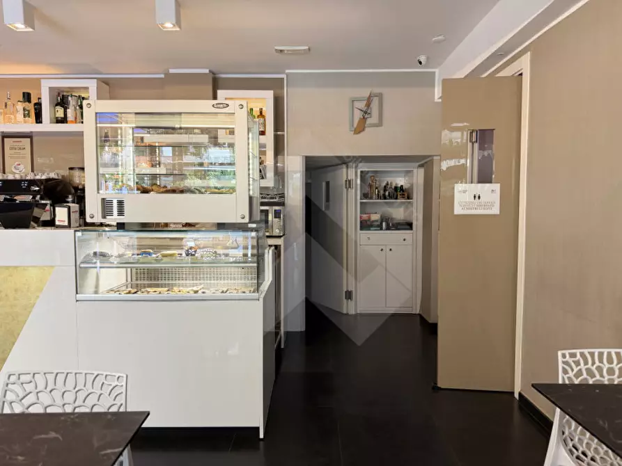 Immagine 5 di Negozio in vendita  in Corso Cavour, 192 a Andria
