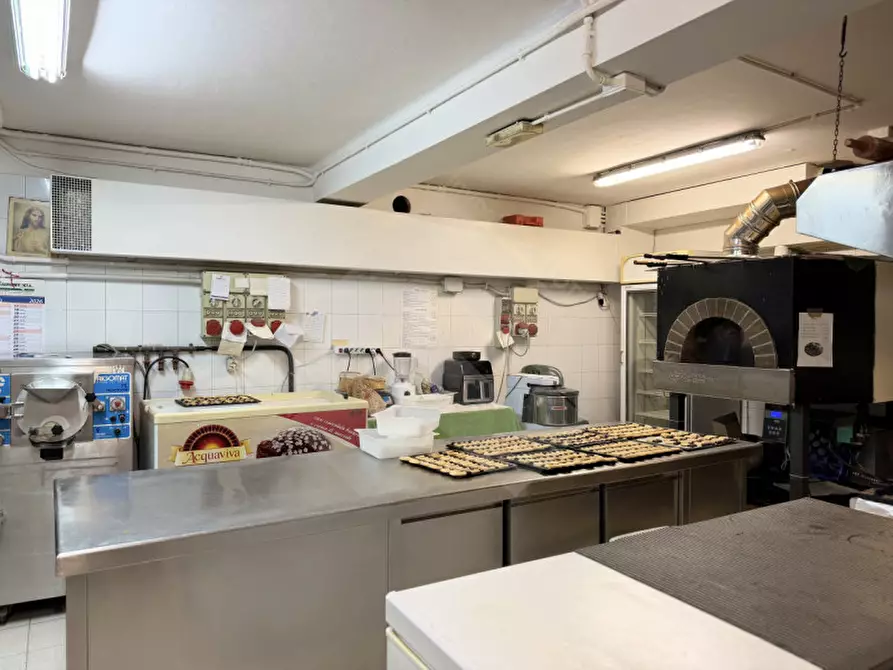 Immagine 7 di Negozio in vendita  in Corso Cavour, 192 a Andria