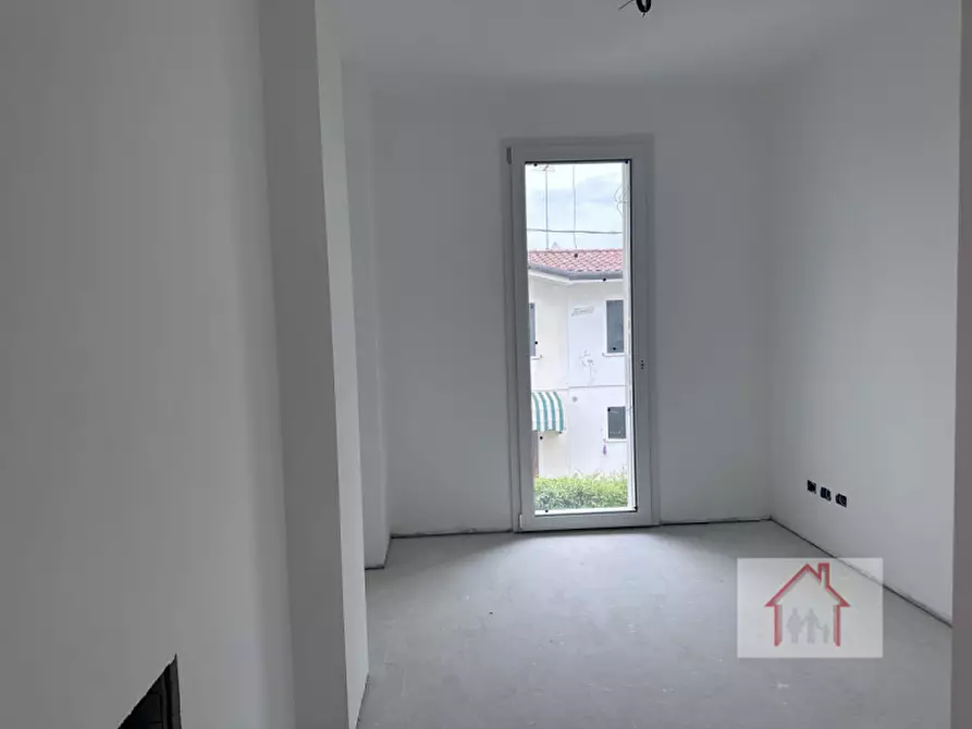 Immagine 9 di Appartamento in vendita  a Giavera Del Montello