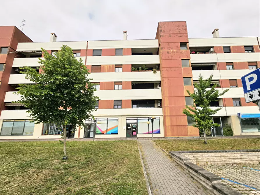 Immagine 4 di Negozio in vendita  in via guido reni a Padova