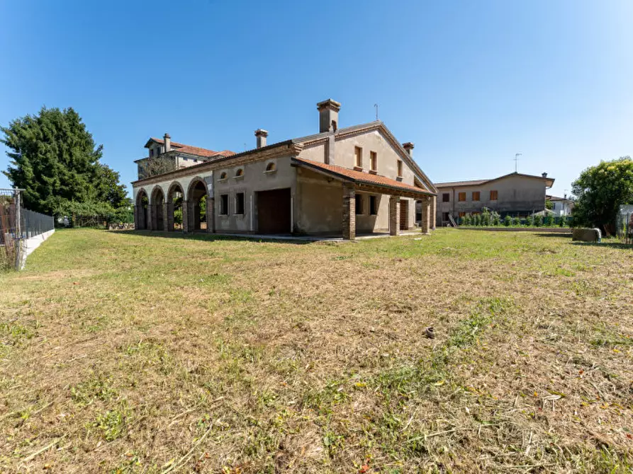 Immagine 2 di Villa in vendita  in Via 8 Marzo, snc a Campolongo Maggiore
