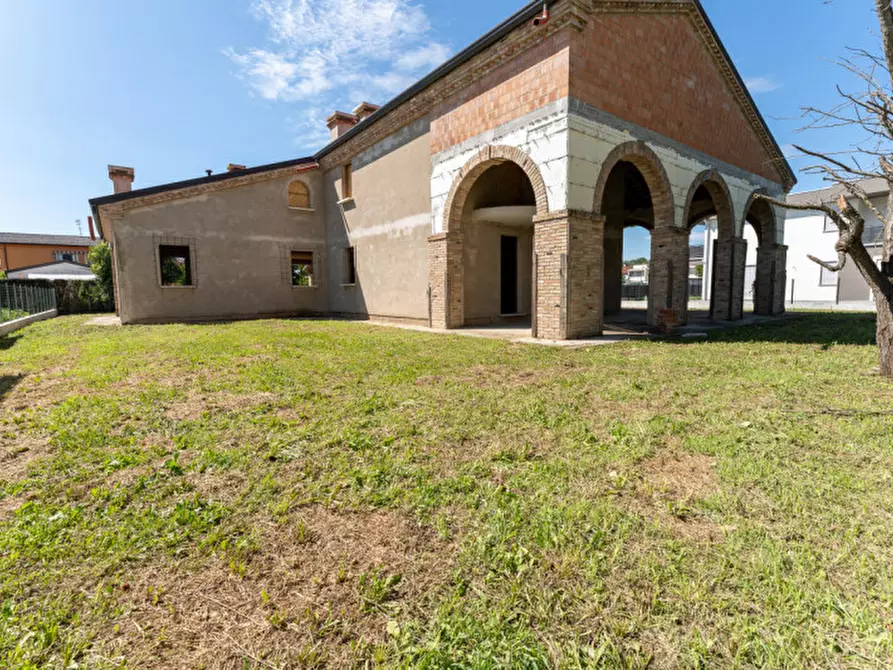 Immagine 10 di Villa in vendita  in Via 8 Marzo, snc a Campolongo Maggiore