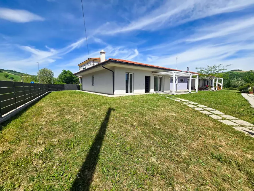 Immagine 1 di Villetta a schiera in vendita  in Via Provinciale a Sassocorvaro Auditore
