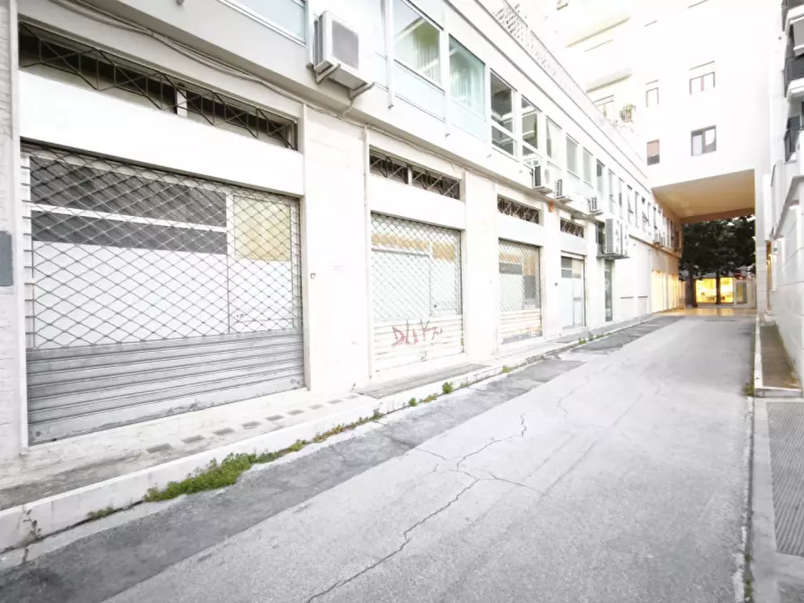 Immagine 1 di Negozio in affitto  in GALLERIA CAVOUR a Andria