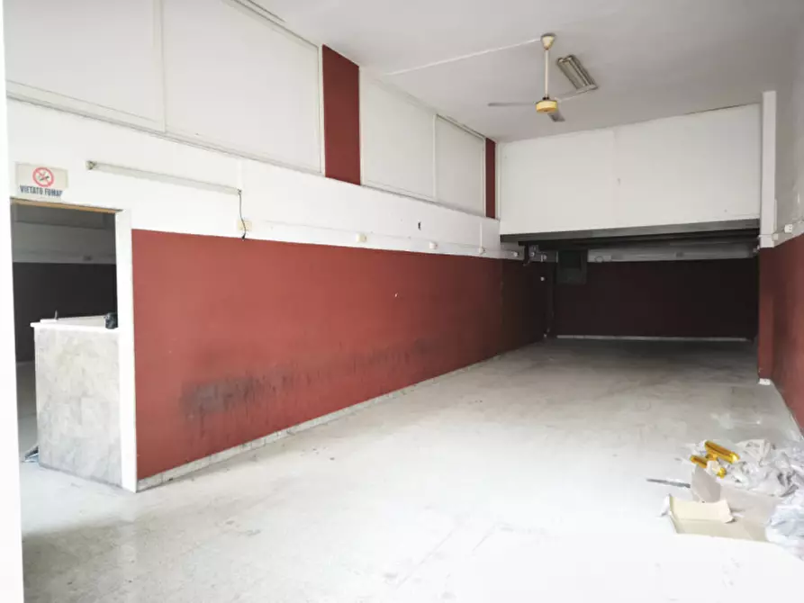 Immagine 2 di Negozio in affitto  in GALLERIA CAVOUR a Andria