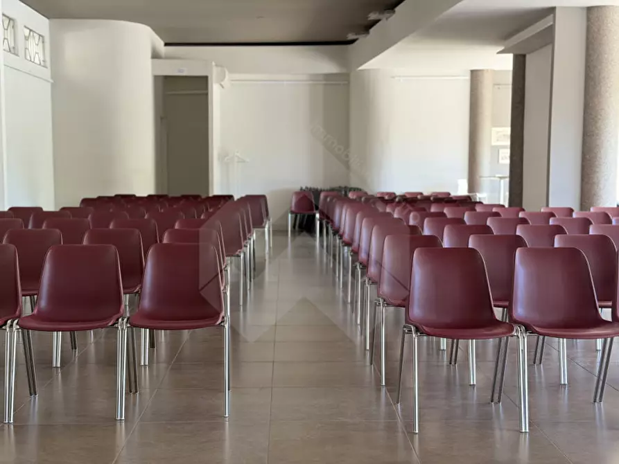 Immagine 1 di Negozio in vendita  in Corso Cavour a Andria