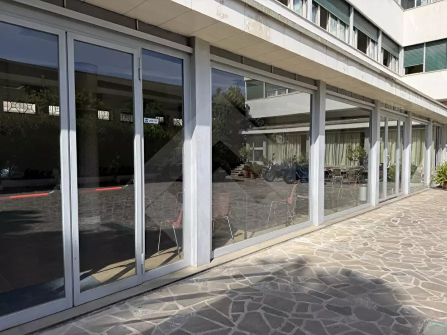 Immagine 3 di Negozio in vendita  in Corso Cavour a Andria