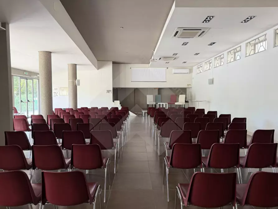 Immagine 8 di Negozio in vendita  in Corso Cavour a Andria