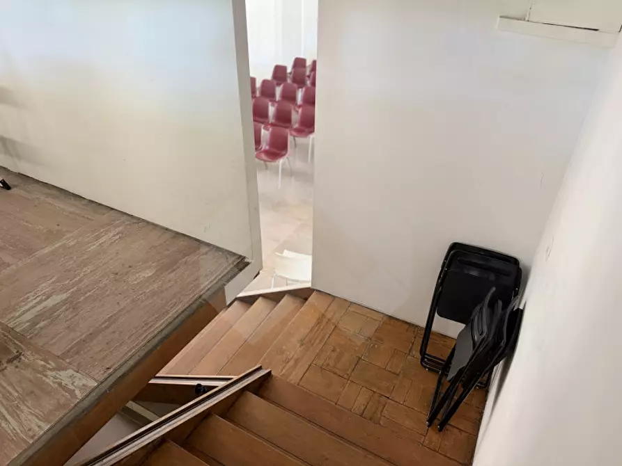 Immagine 12 di Negozio in vendita  in Corso Cavour a Andria