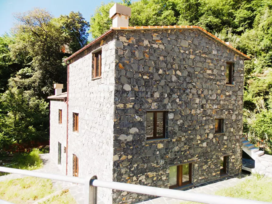 Immagine 1 di Casa indipendente in vendita  in Via Banchi a Avegno