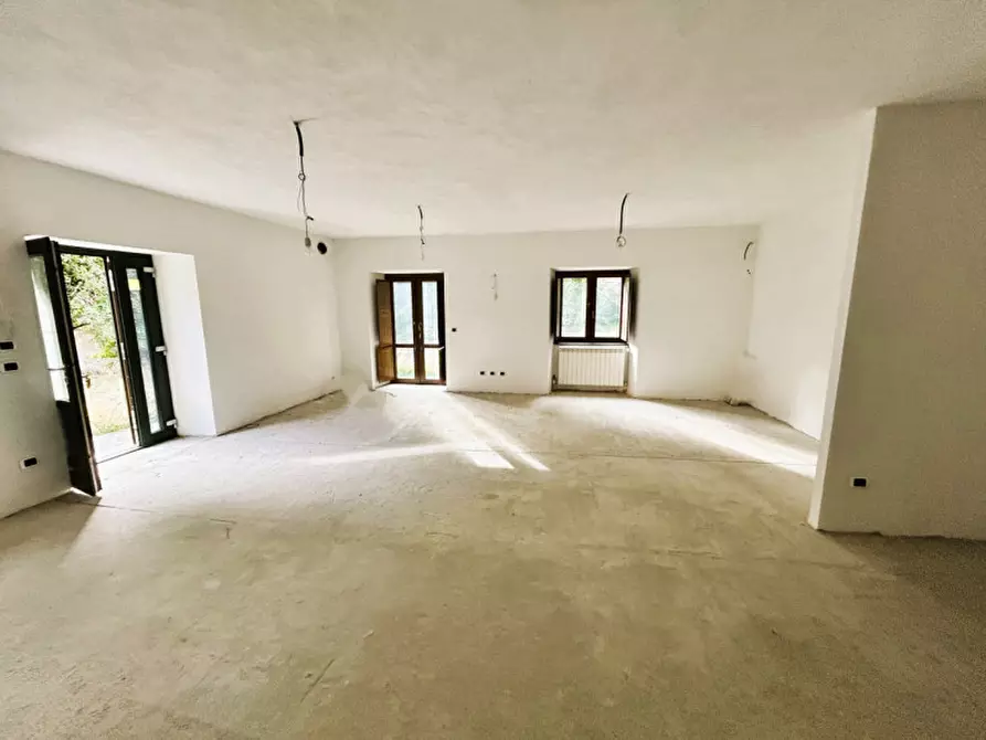 Immagine 3 di Casa indipendente in vendita  in Via Banchi a Avegno