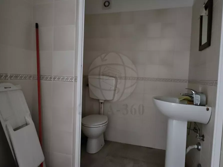 Immagine 11 di Negozio in vendita  in Via Montello, 70g a Terni