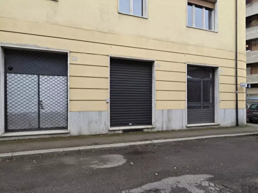 Immagine 14 di Negozio in vendita  in Via Montello, 70g a Terni