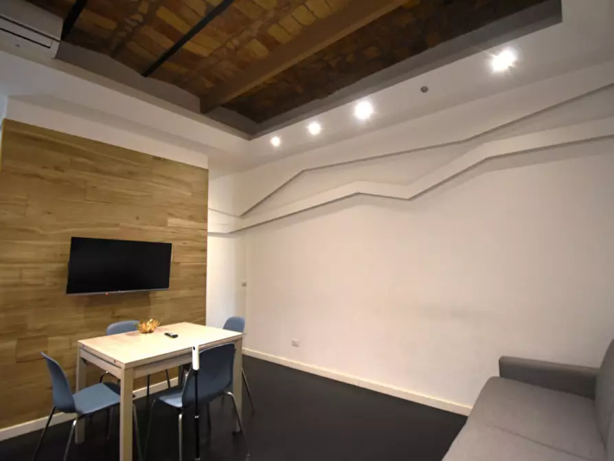 Immagine 5 di Appartamento in vendita  in Via Luciano Manara a Roma