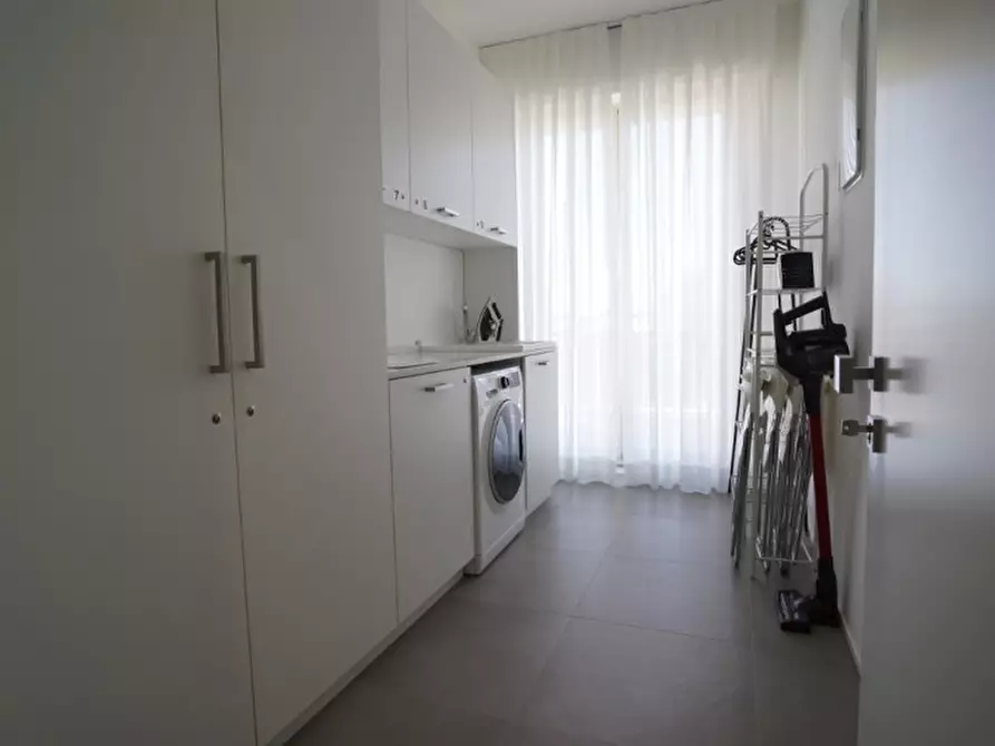 Immagine 41 di Attico in vendita  in Via Raffaele Malagrida a Pescara