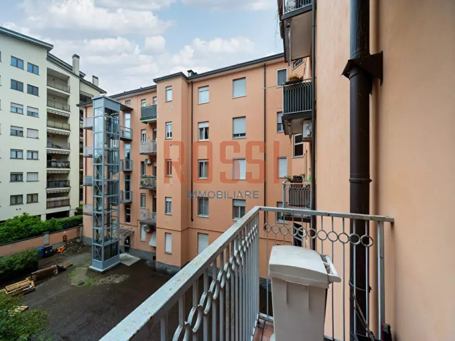 Immagine 6 di Appartamento in vendita  in VIA CALATAFIMI a Monza