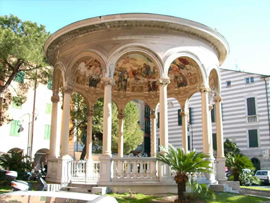 Immagine 2 di Negozio in affitto  a Rapallo